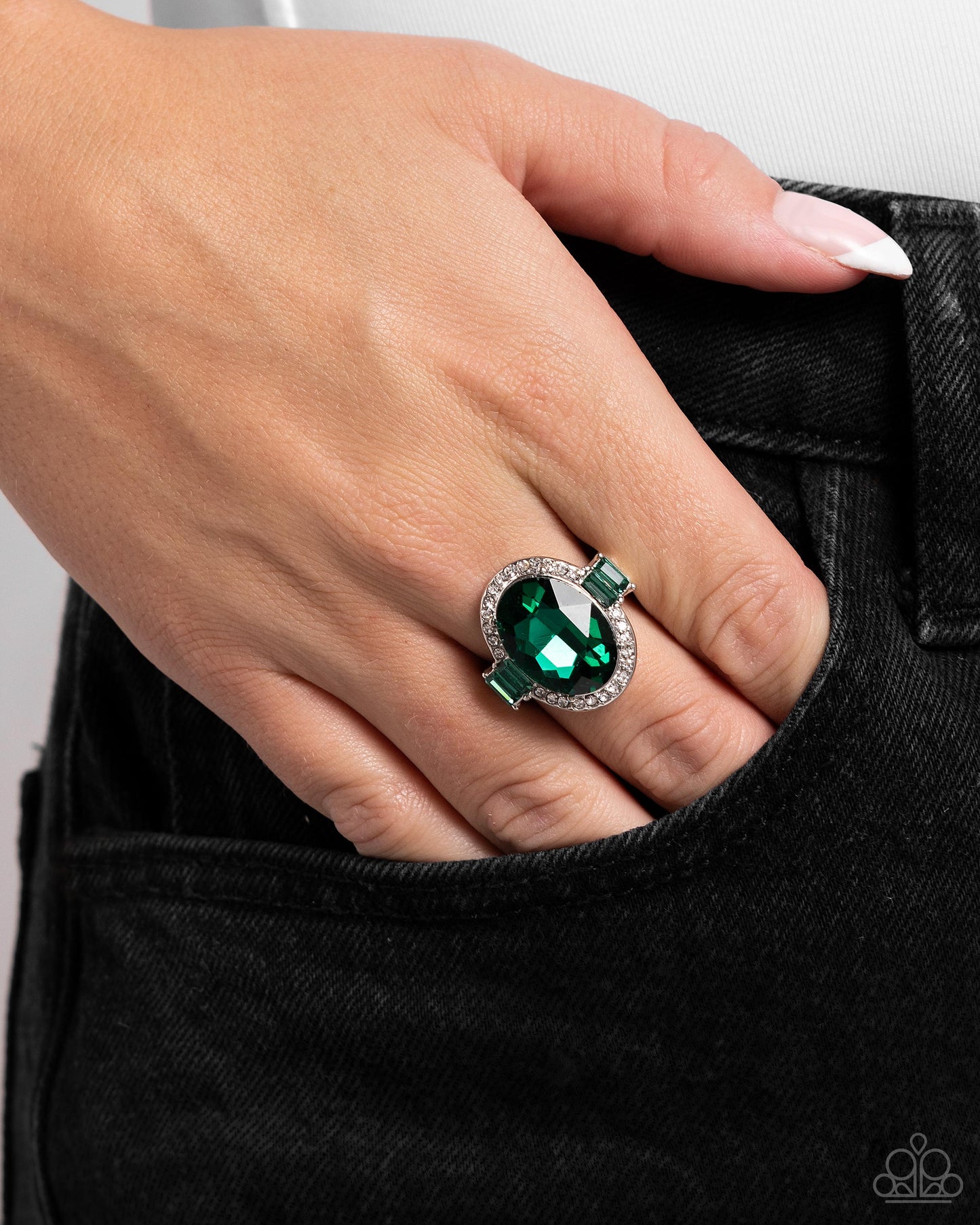 Stubborn Shimmer - Green Gem Silver Oval Ring
