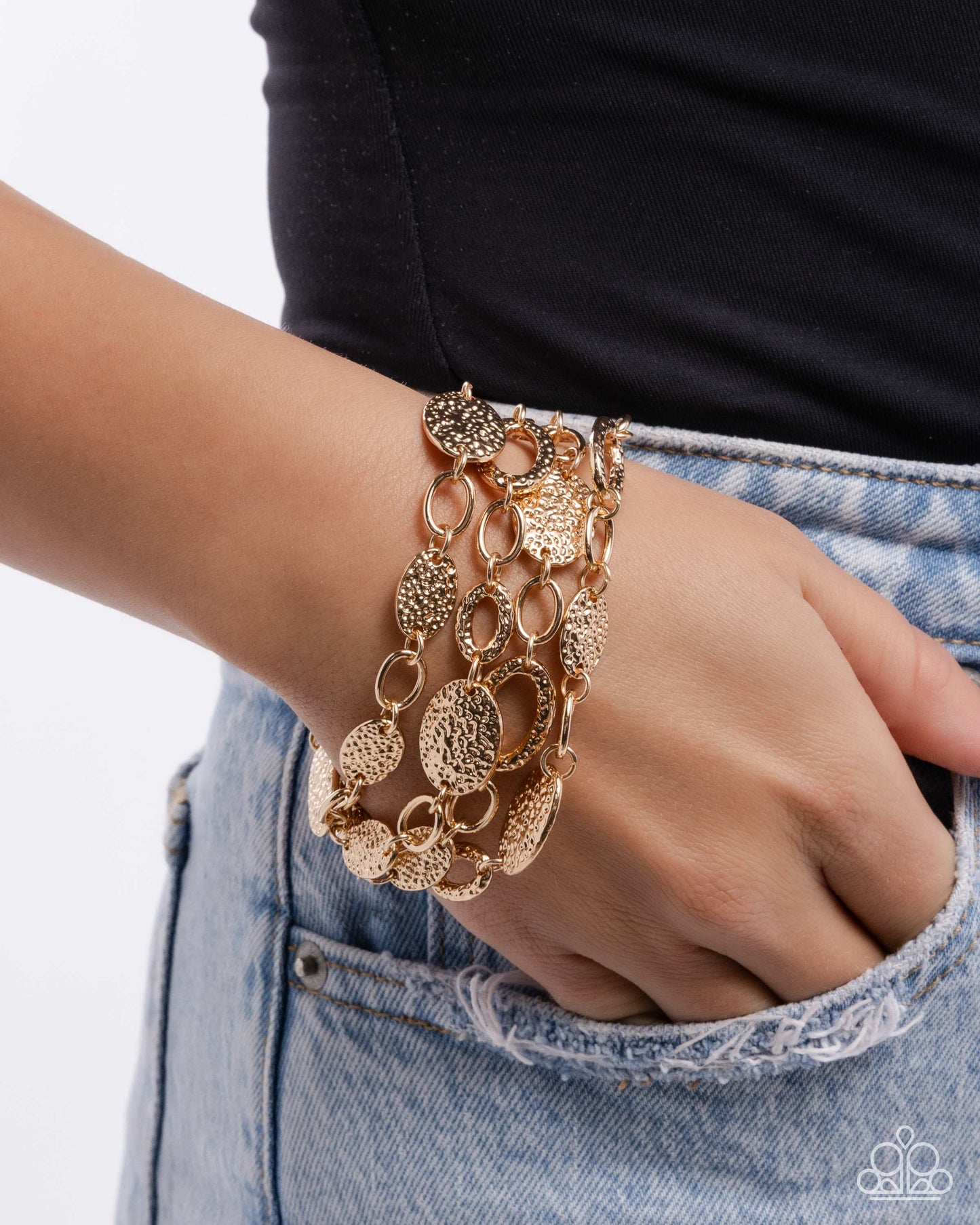 Hammered Helm - Gold Textured Oval Chain Clasp Bracelet