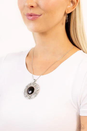 Maze STUNNER - Black Bead Silver Circle Short Necklace