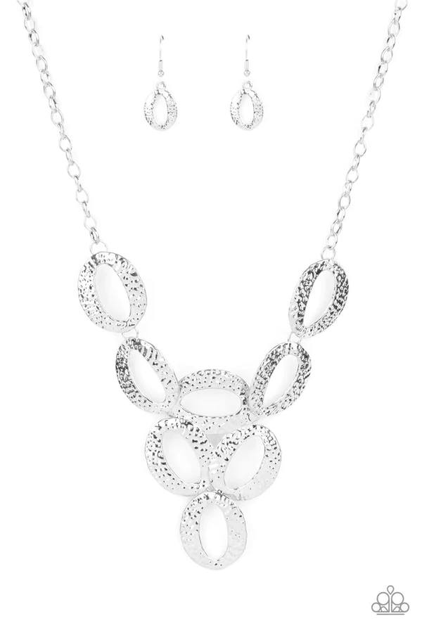 OVAL The Limit - Silver Oval Short Necklace