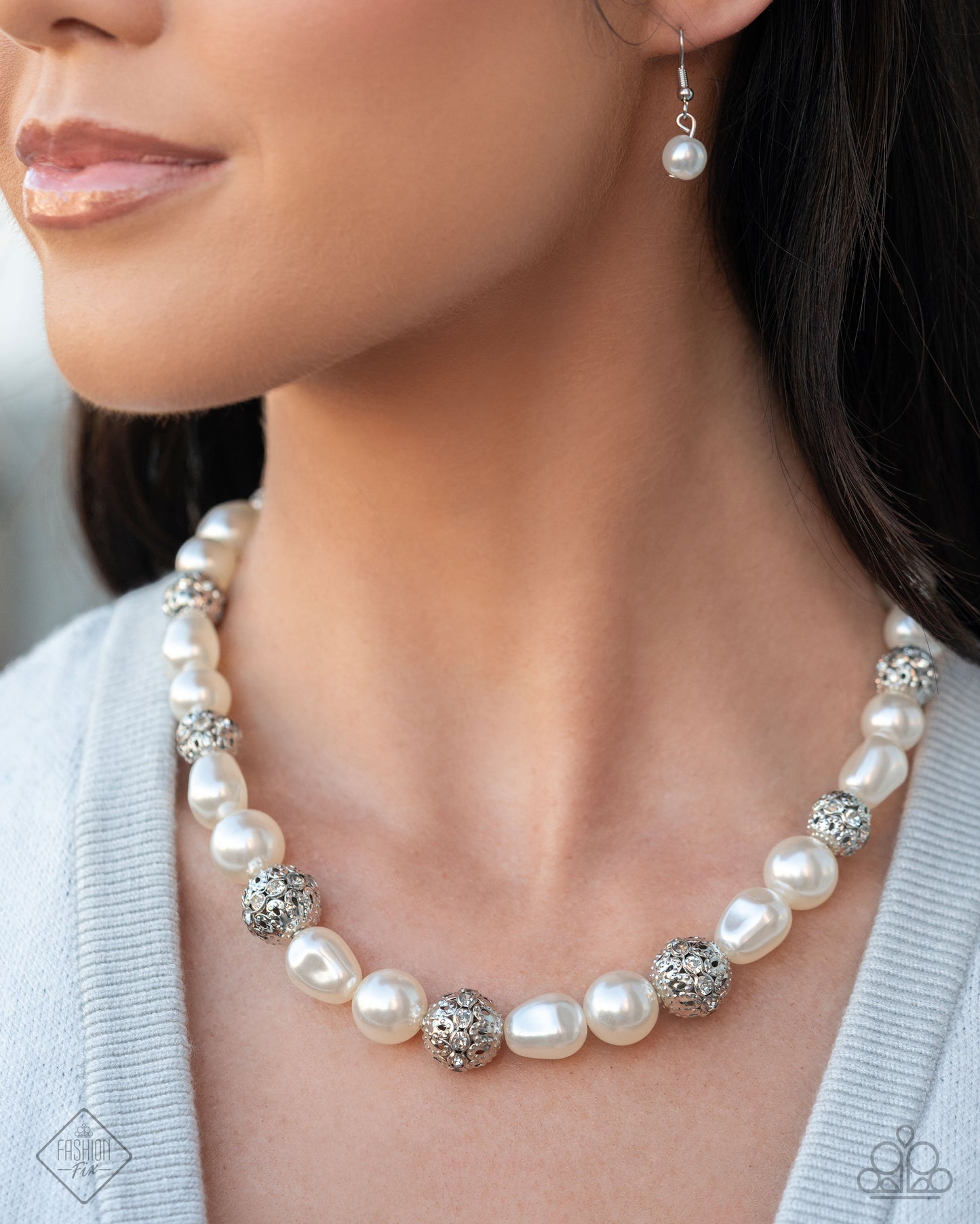 Posh Pattern - White Pearl Rhinestone Silver Short Necklace - Fashion Fix