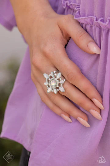 A Summer Spell - Green Glassy Bead Silver Ring - Fashion Fix