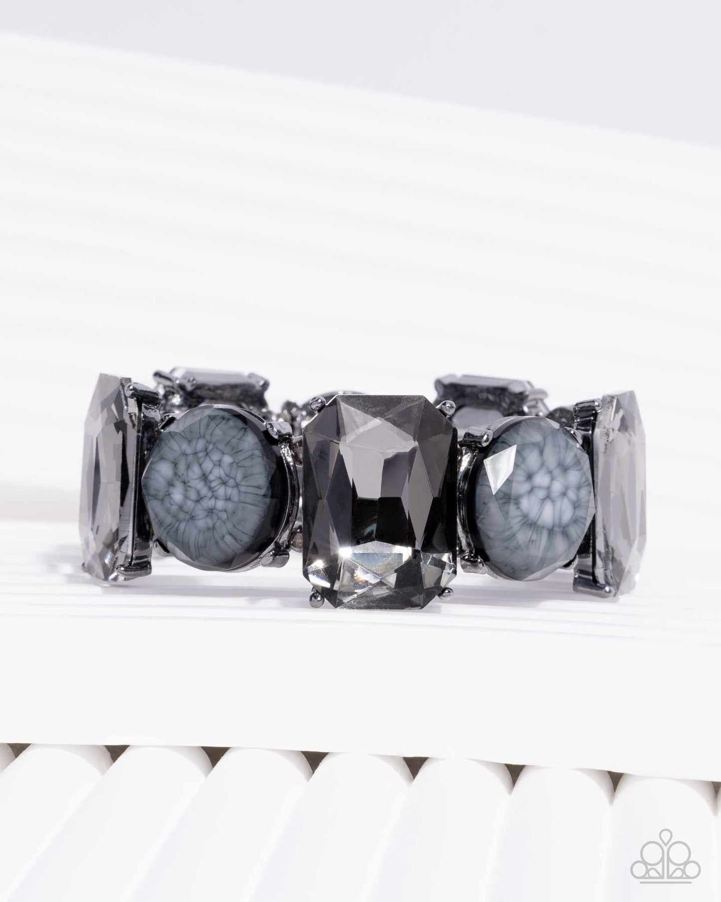 Cloudy Conversation - Black Smoky Gem Gunmetal Stretchy Bracelet - 2024 Convention Exclusive