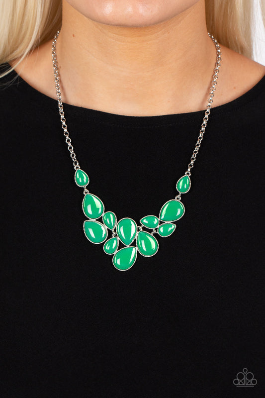 Keeps GLOWING and GLOWING - Green Glassy Bead Silver Short Necklace