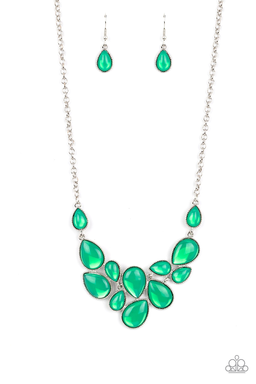 Keeps GLOWING and GLOWING - Green Glassy Bead Silver Short Necklace