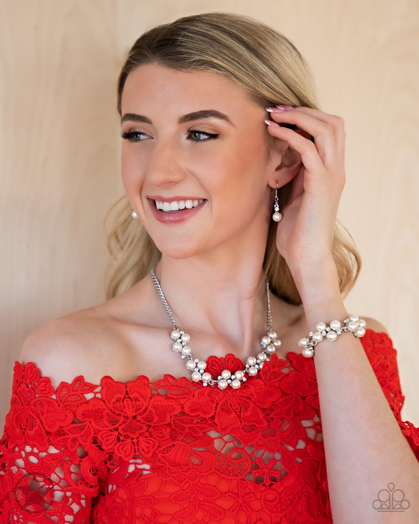 Love Story - White Pearl and Rhinestone Short Necklace