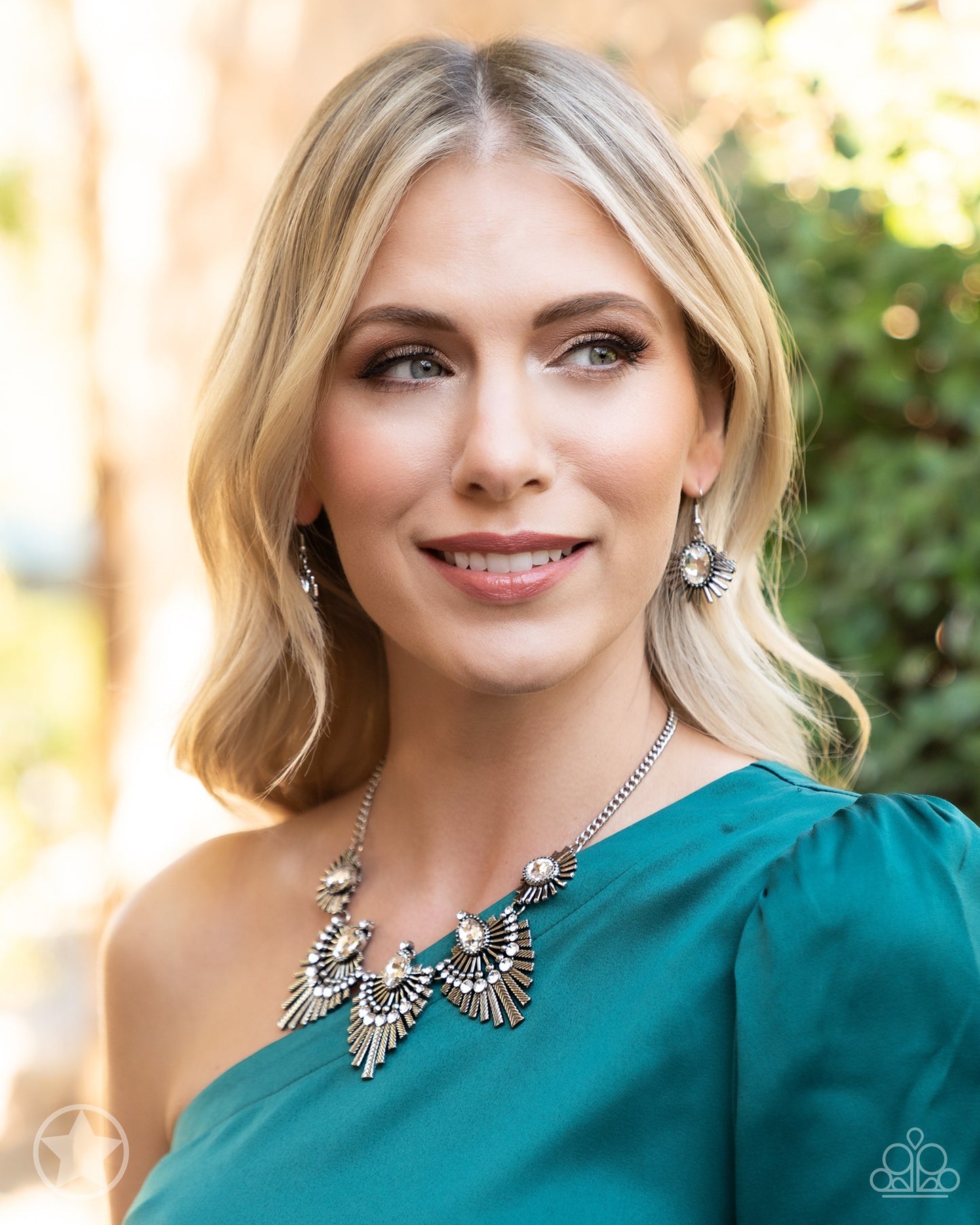 Miss YOU-niverse - Silver Gems Fringe Fanning Frames White Rhinestones Short Necklace - Blockbuster