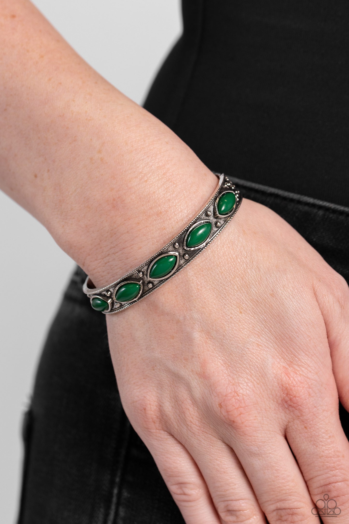 Out in the Boonies - Vine-Like Filagree Green Acrylic Beads Silver Cuff Bracelet