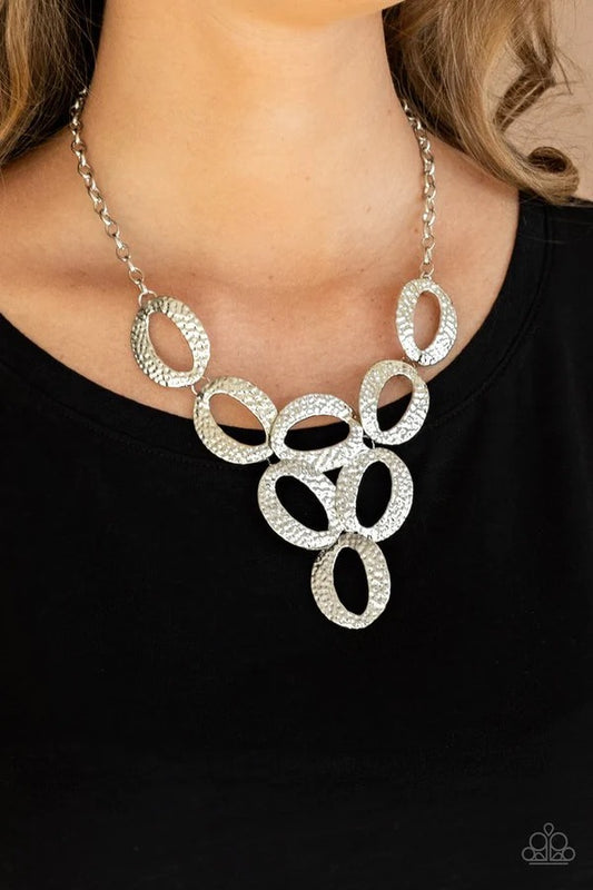 OVAL The Limit - Silver Oval Short Necklace