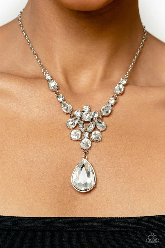 TWINKLE of an Eye - White Rhinestone Gem Silver Short Necklace - EMP 2023