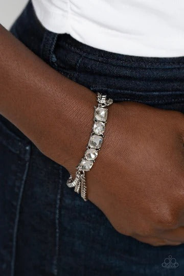 Tyrant Treasure - White Gem Silver Box Chain Clasp Bracelet