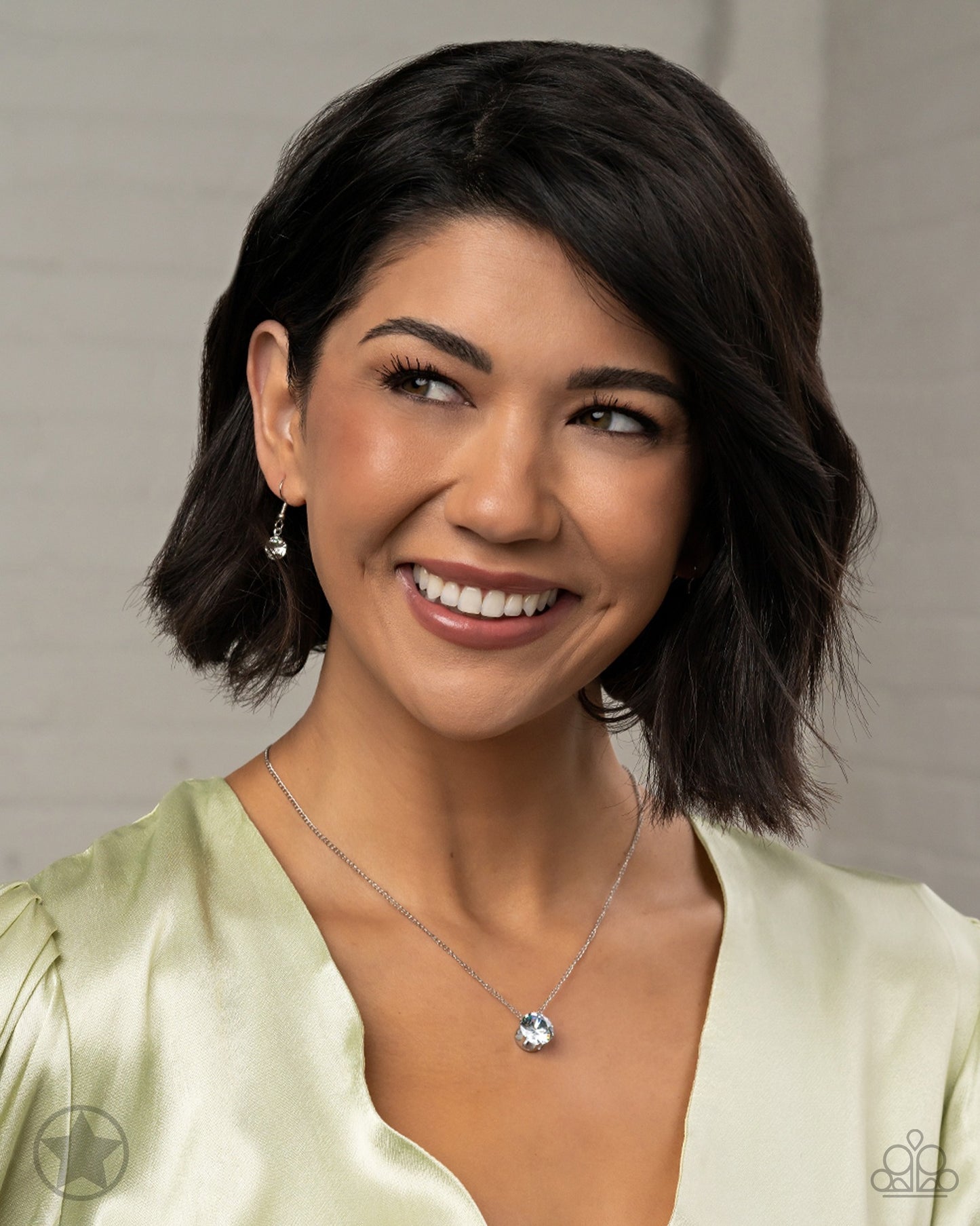 What A Gem - White Rhinestone Short Pendant Necklace - Blockbuster