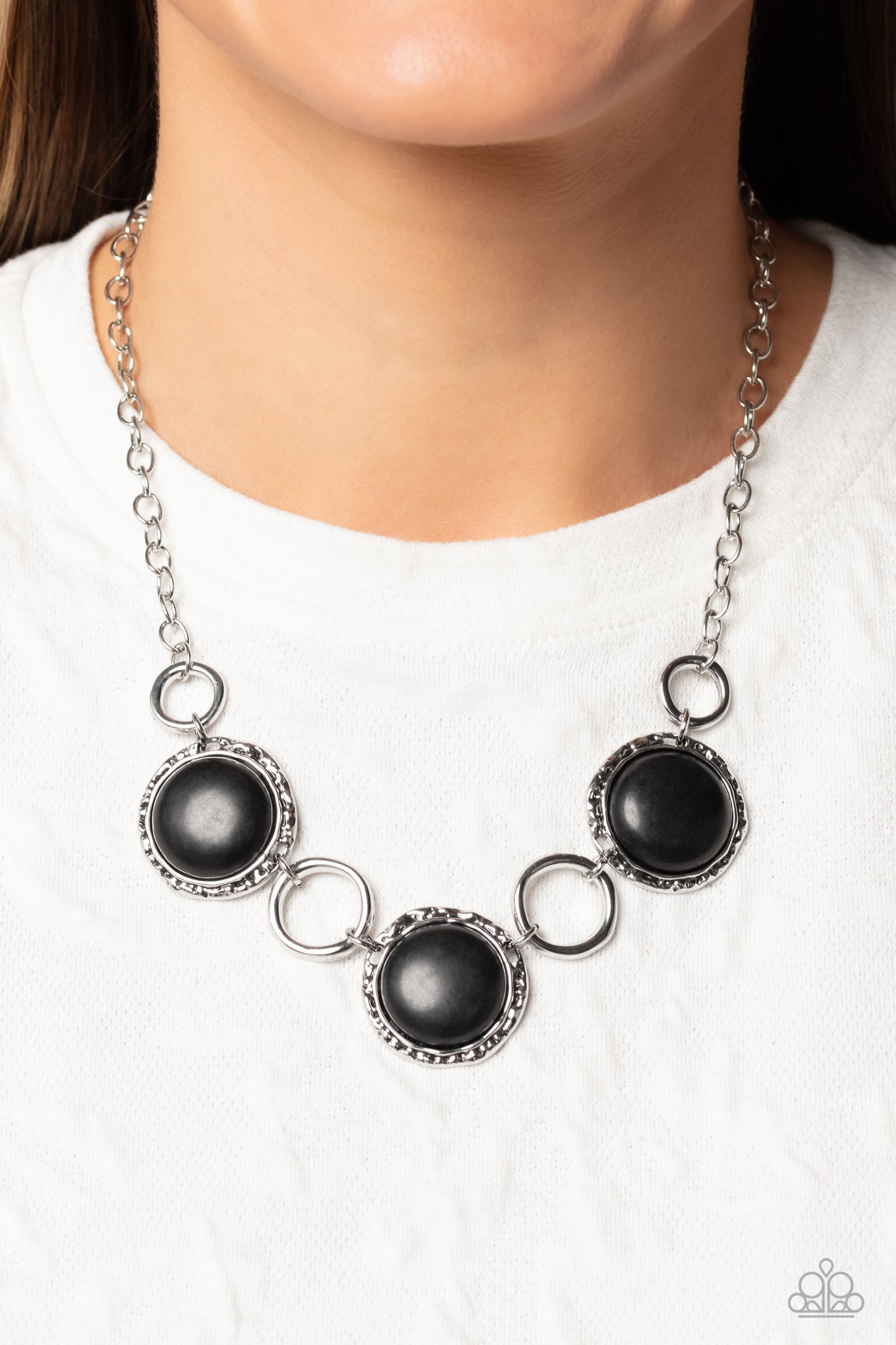 Saharan Scope - Black Bead Silver Short Necklace